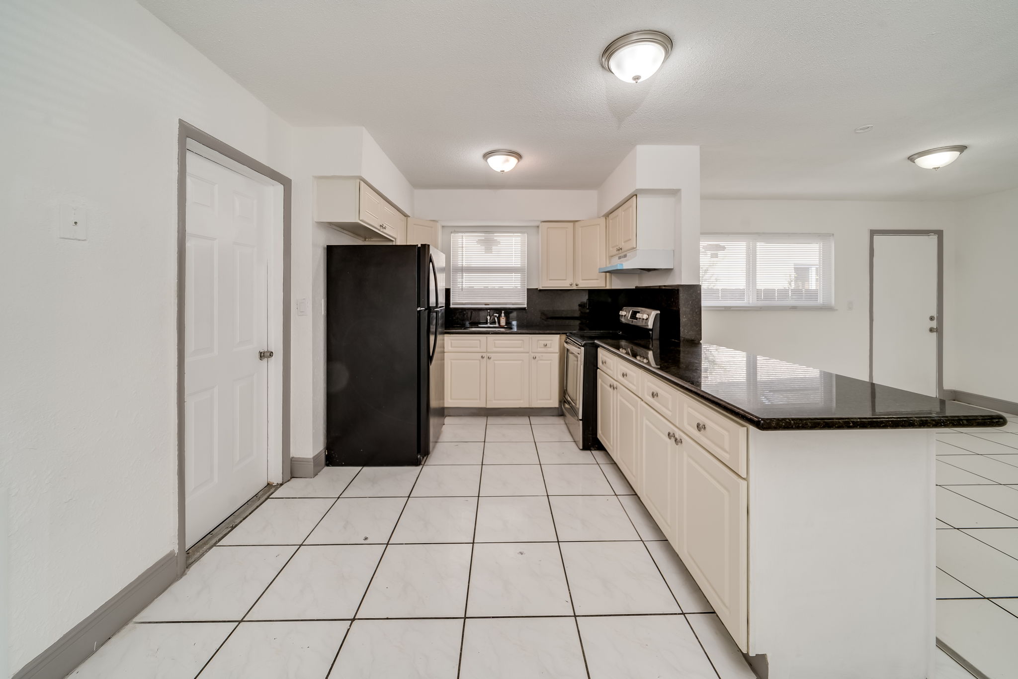 7265 NW 54th Ct, Lauderhill, FL 33319, USA Photo 11