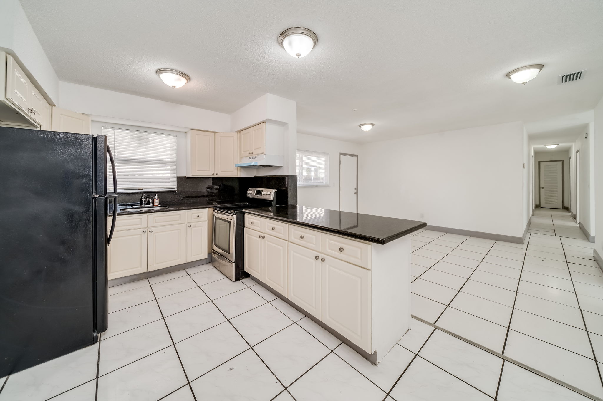 7265 NW 54th Ct, Lauderhill, FL 33319, USA Photo 12