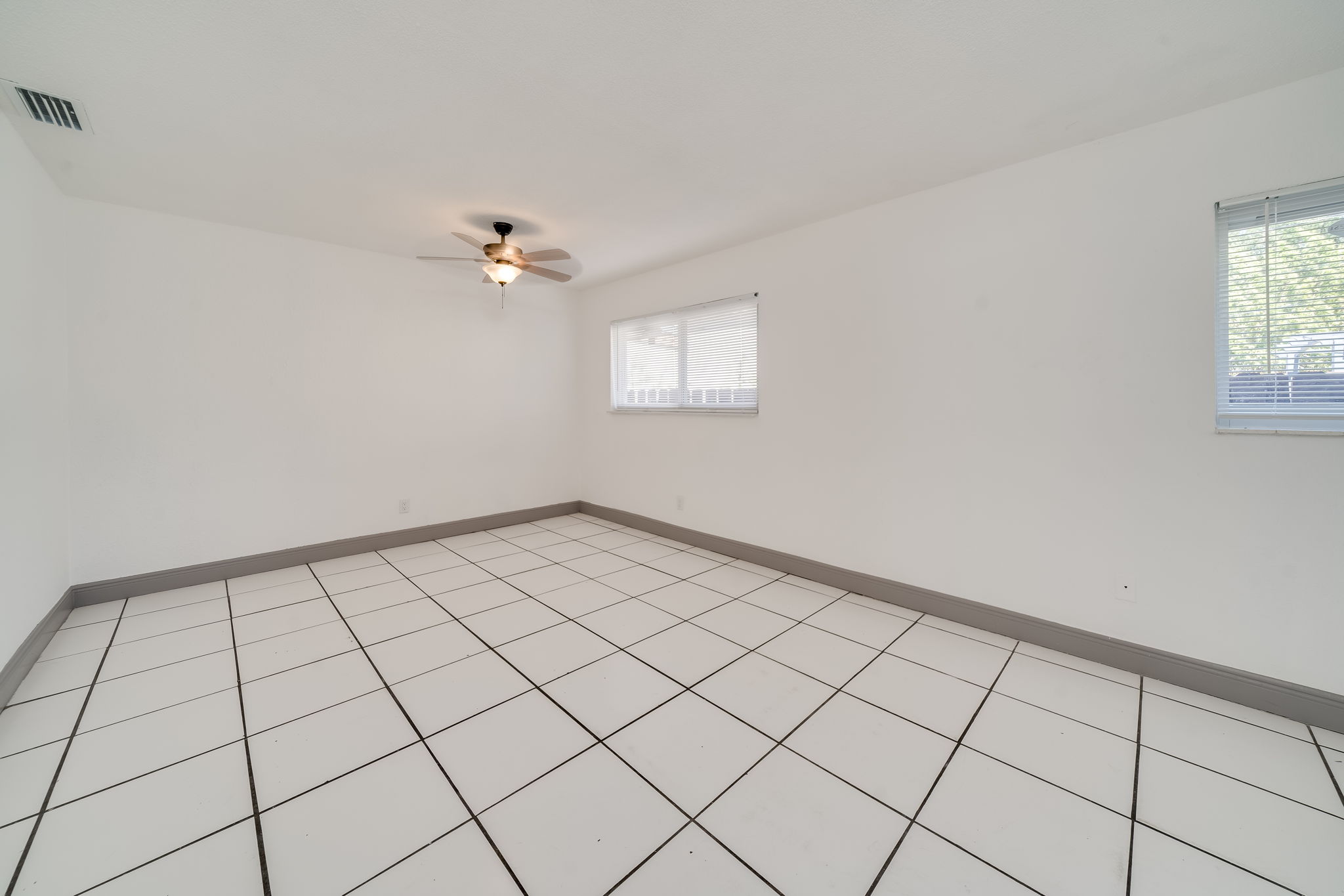 7265 NW 54th Ct, Lauderhill, FL 33319, USA Photo 20