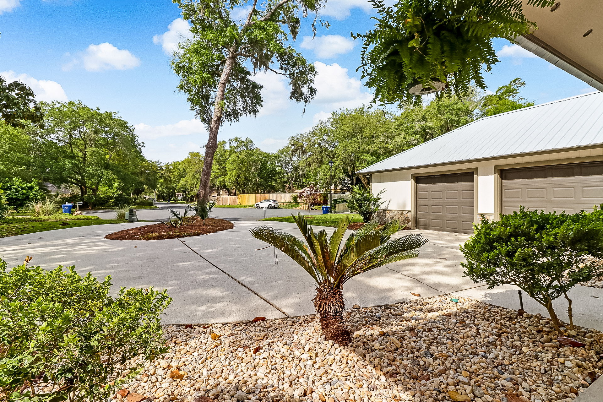 Driveway/Street View