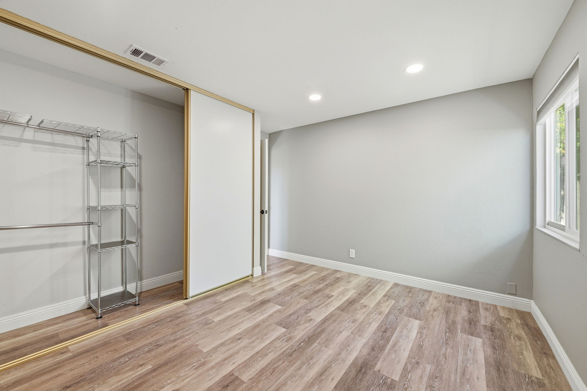 026_F8_22604 Mossy Rock