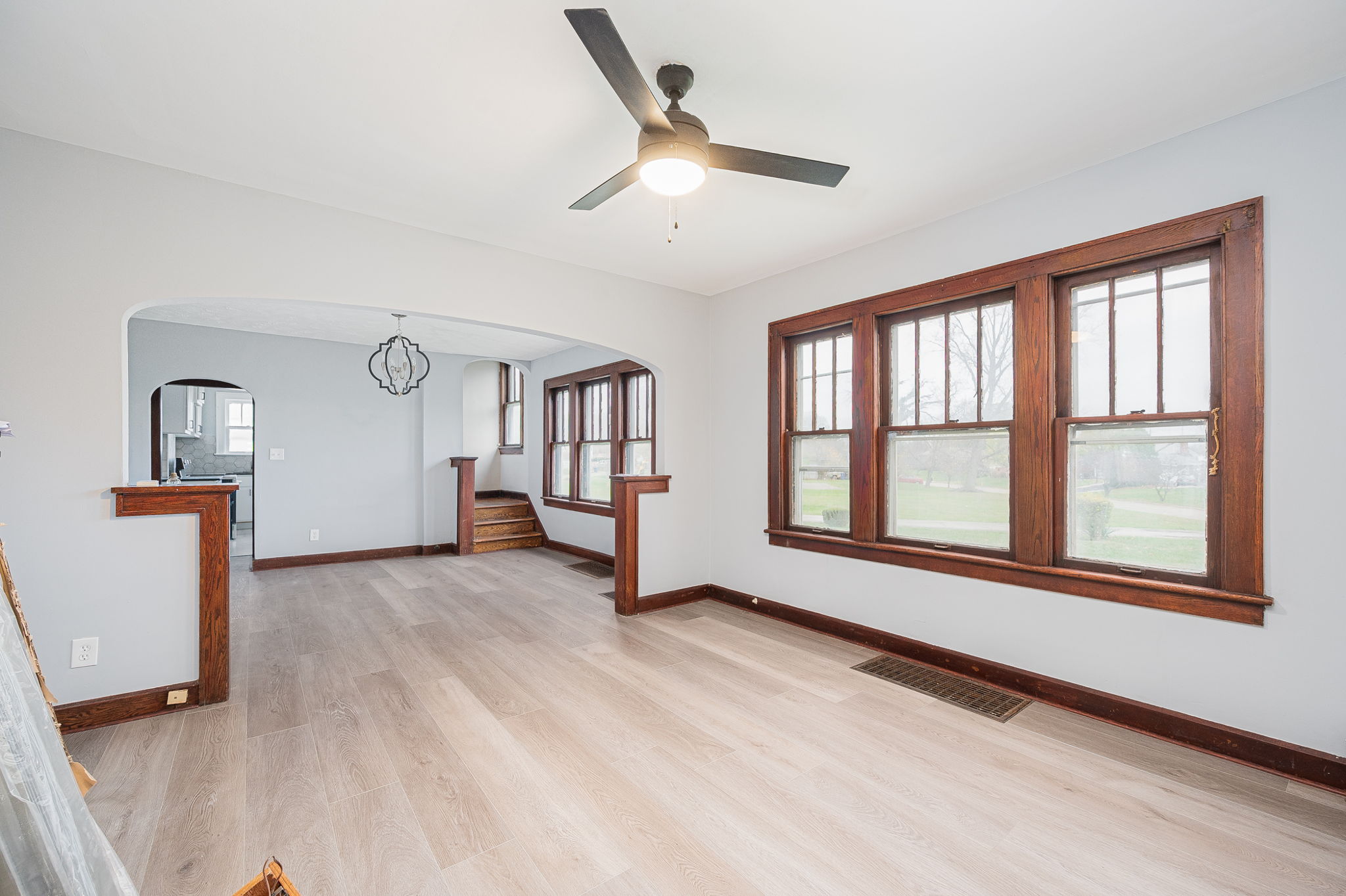 2263-2265 Leonard Ave-9