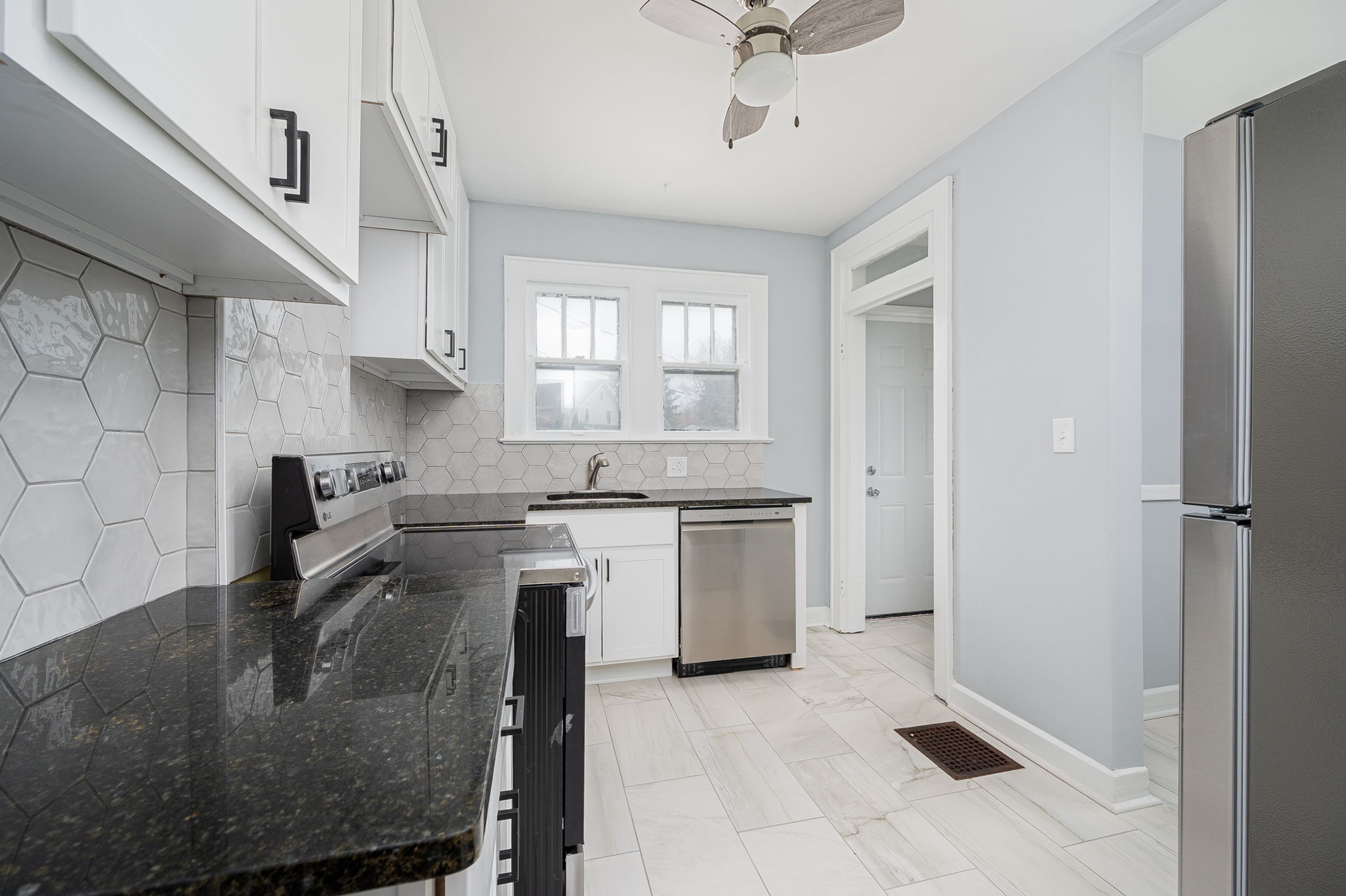 2263-2265 Leonard Ave-12