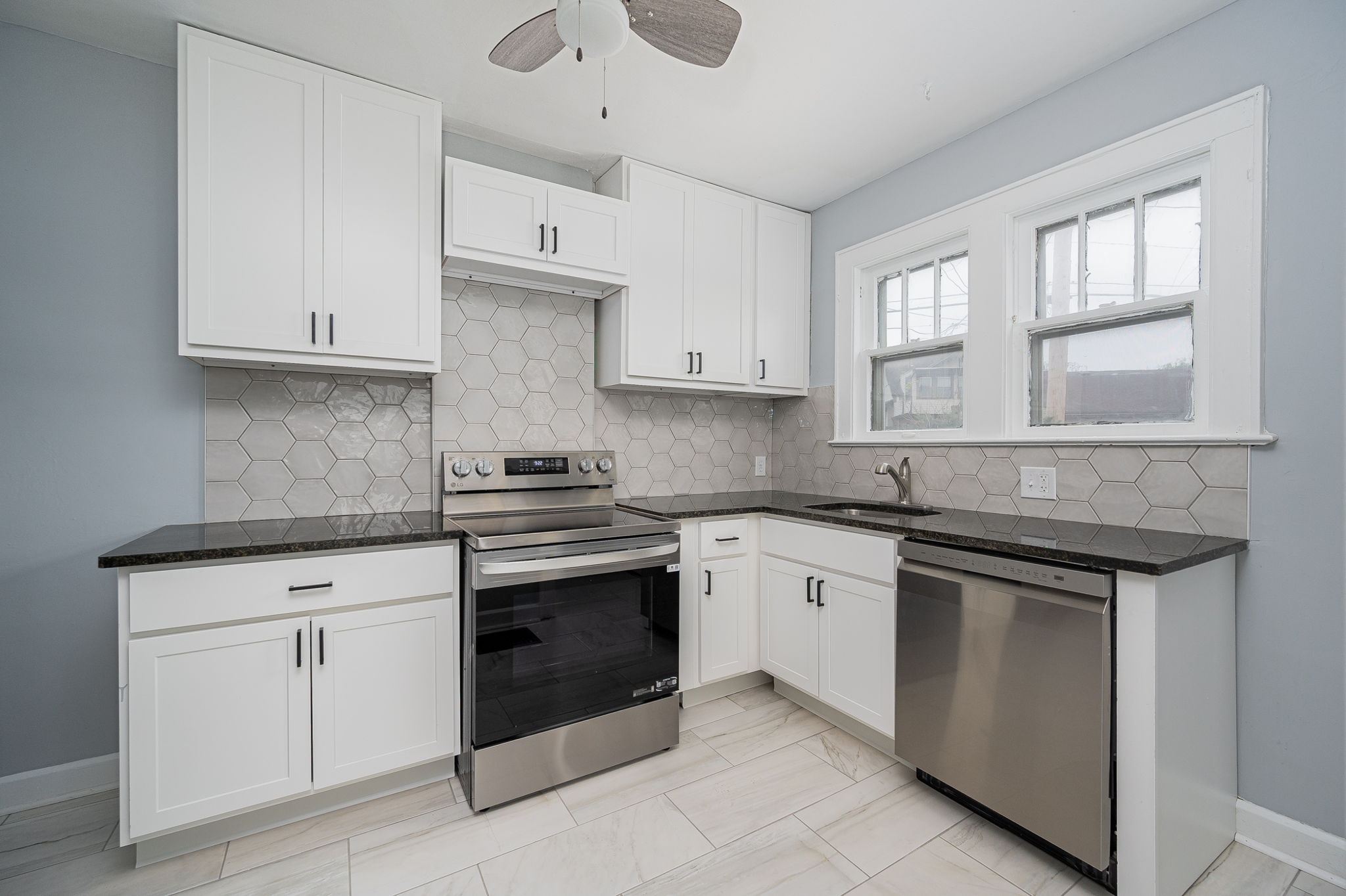 2263-2265 Leonard Ave-14