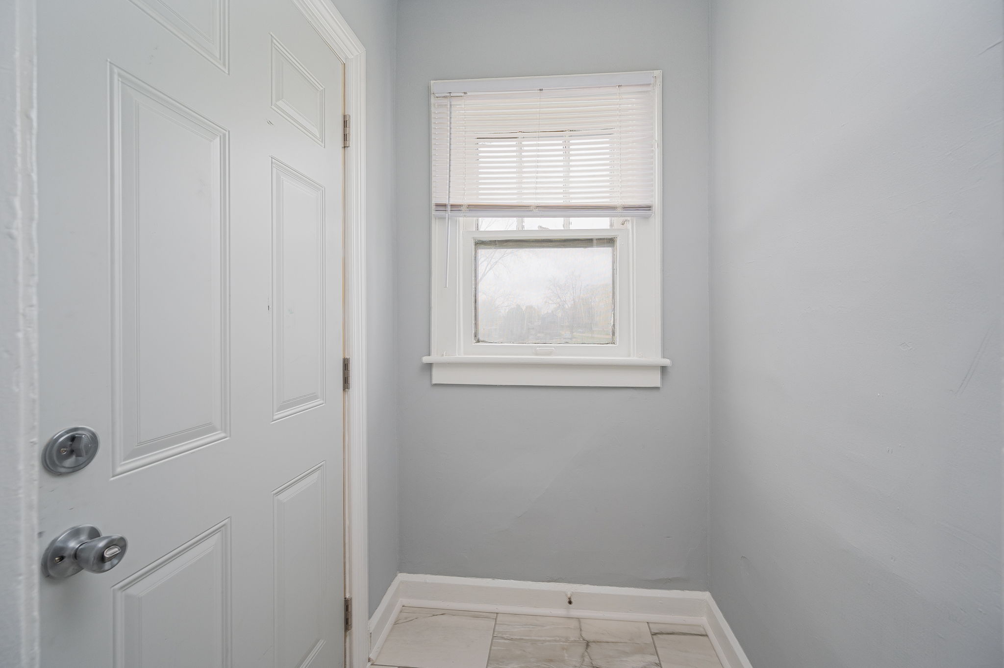 2263-2265 Leonard Ave-16