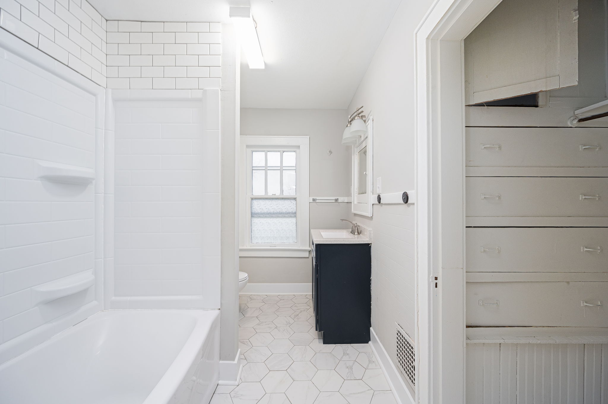 2263-2265 Leonard Ave-21