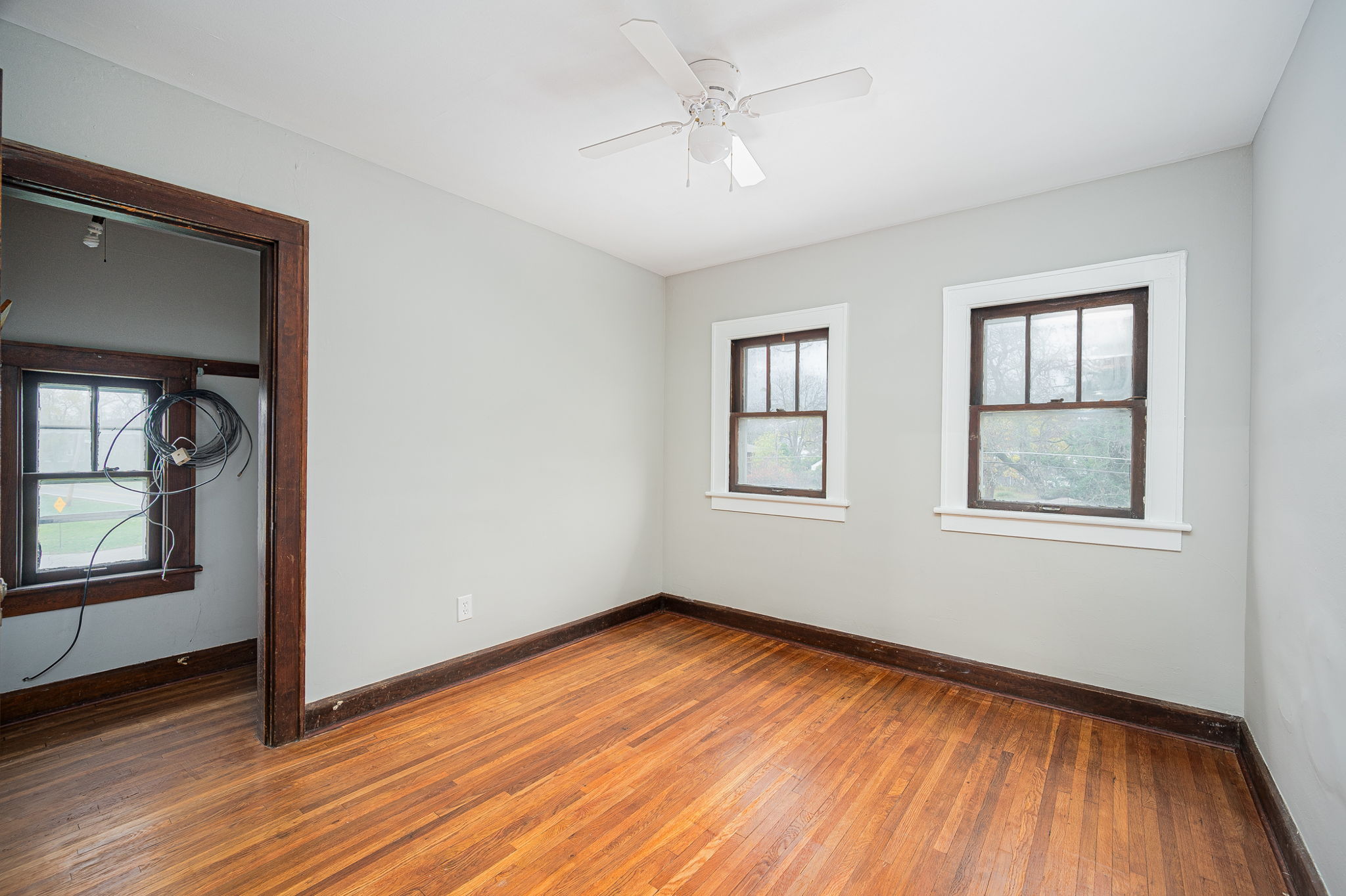 2263-2265 Leonard Ave-24