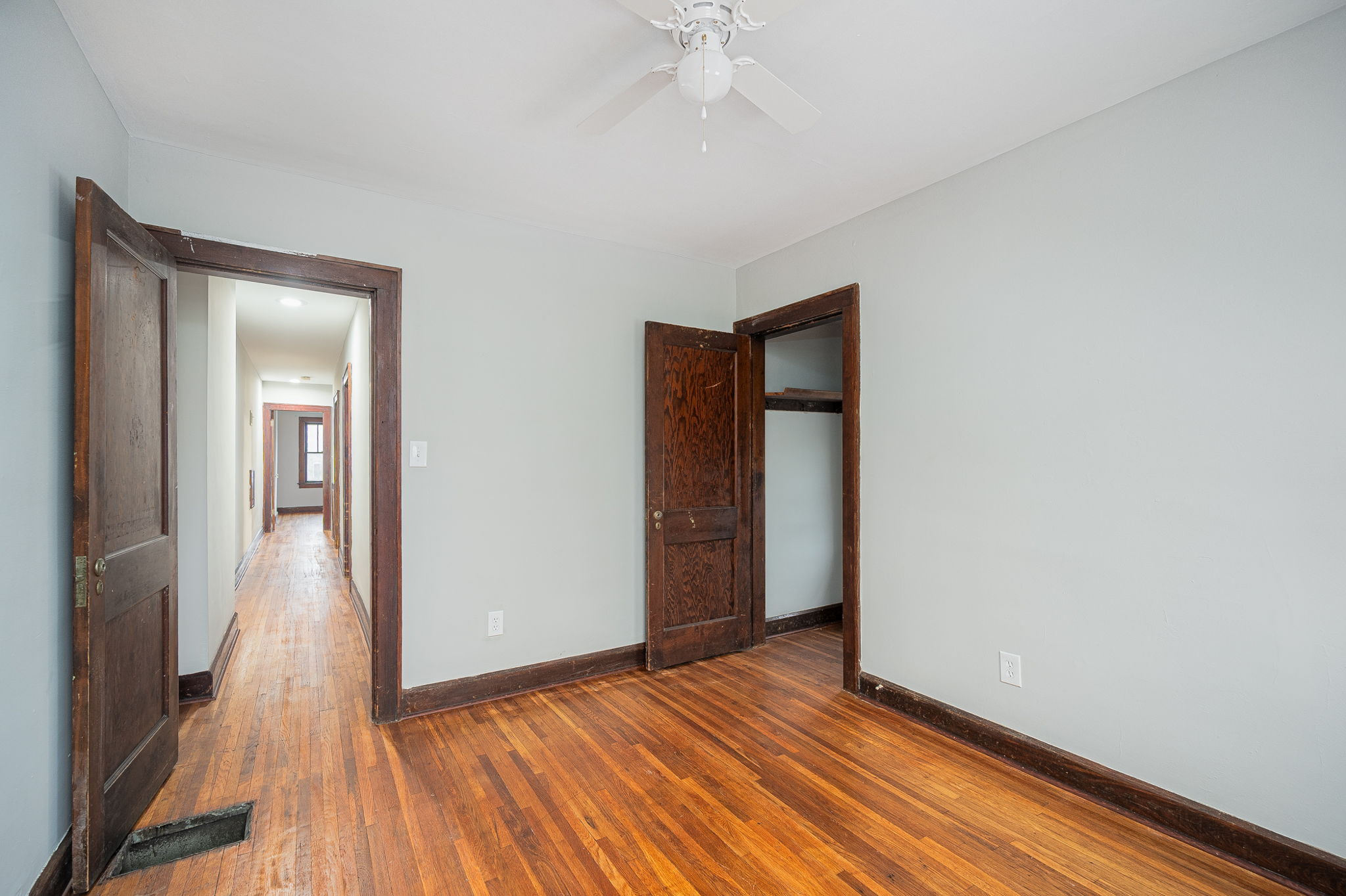 2263-2265 Leonard Ave-25