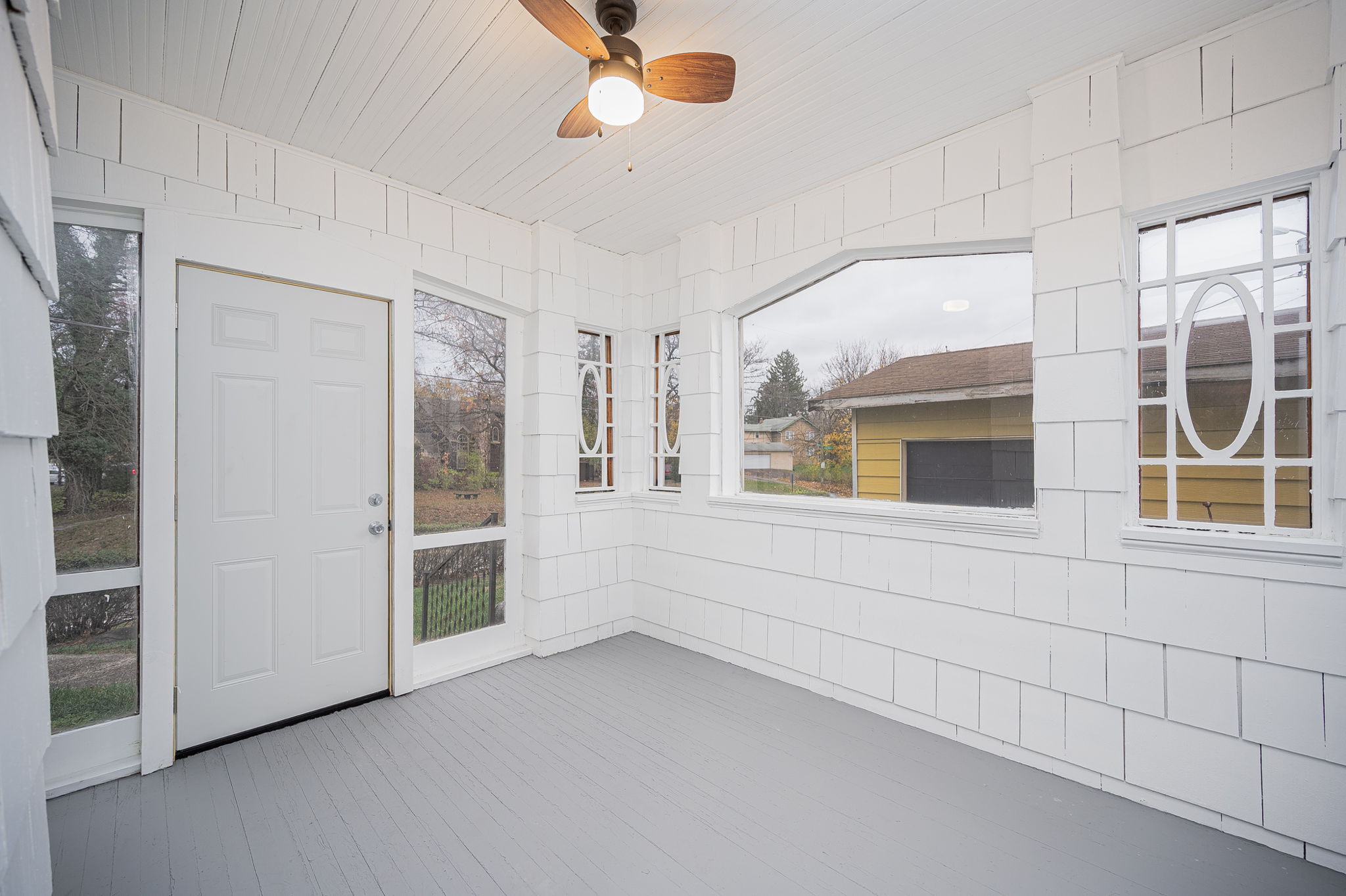 2263-2265 Leonard Ave-26