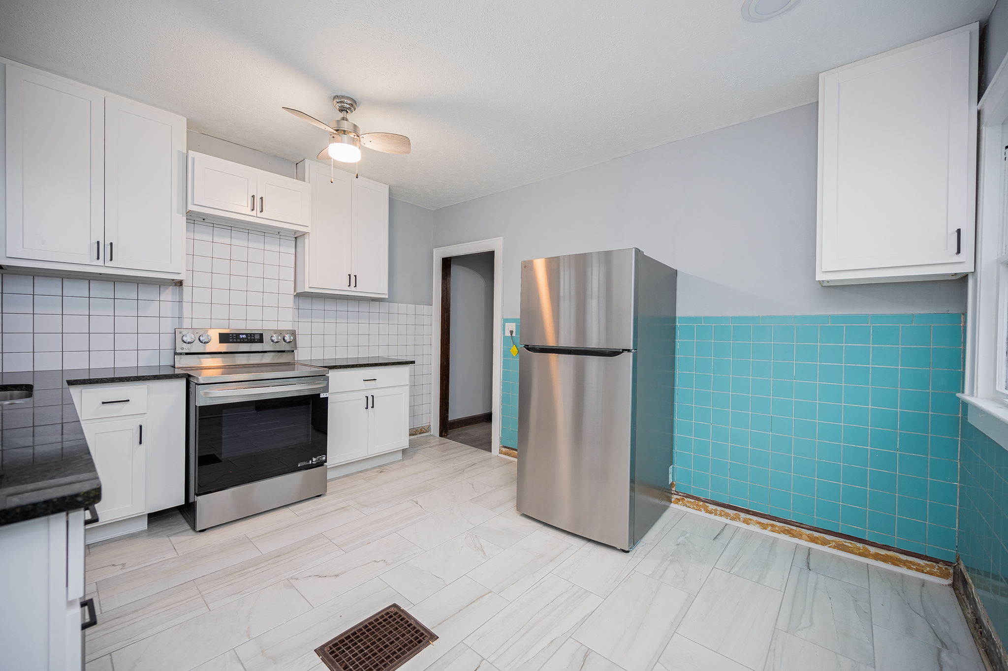 2263-2265 Leonard Ave-34