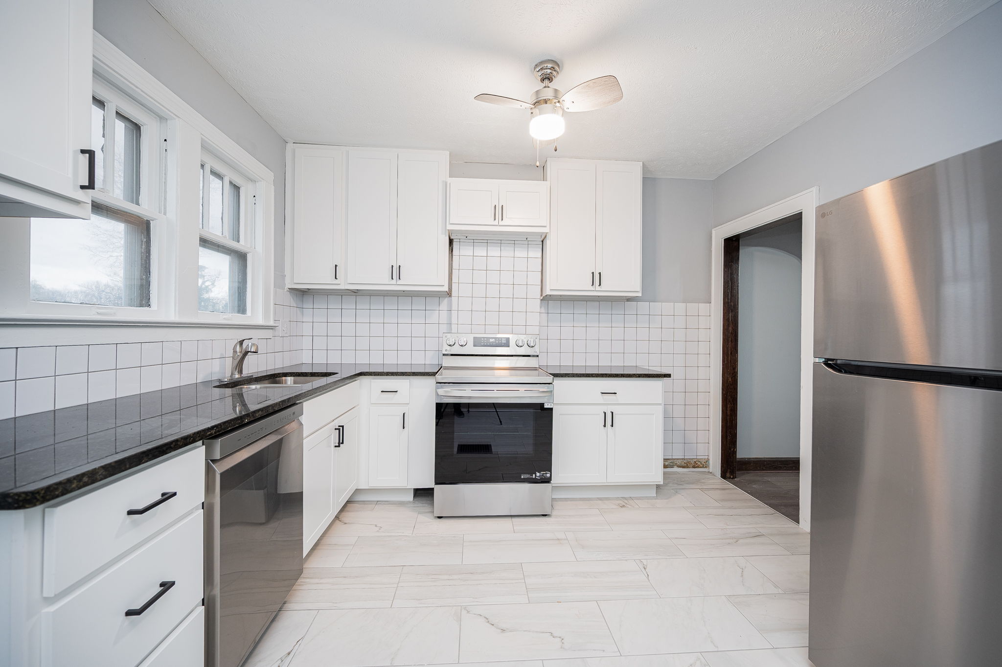 2263-2265 Leonard Ave-35