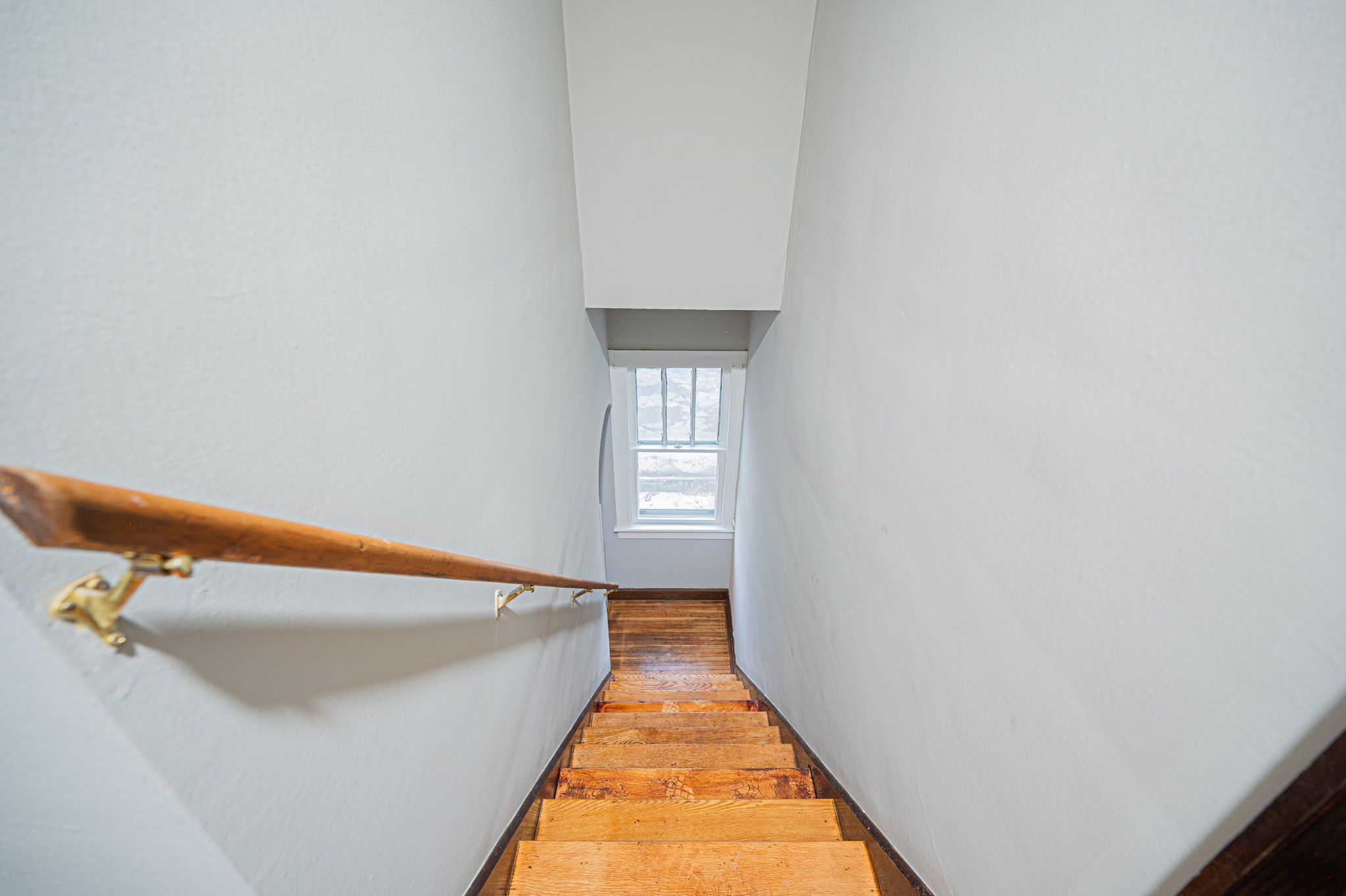 2263-2265 Leonard Ave-36