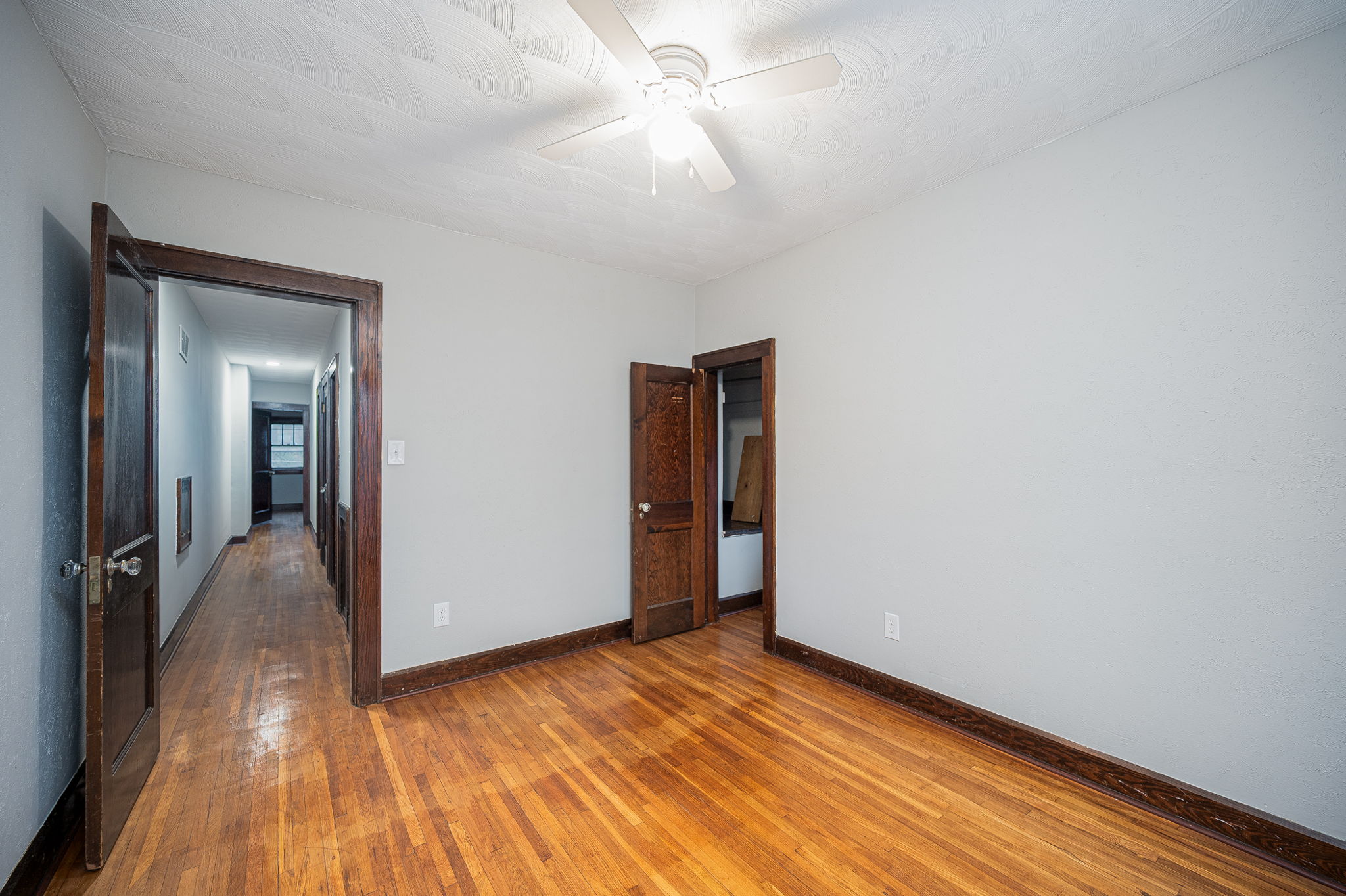 2263-2265 Leonard Ave-39