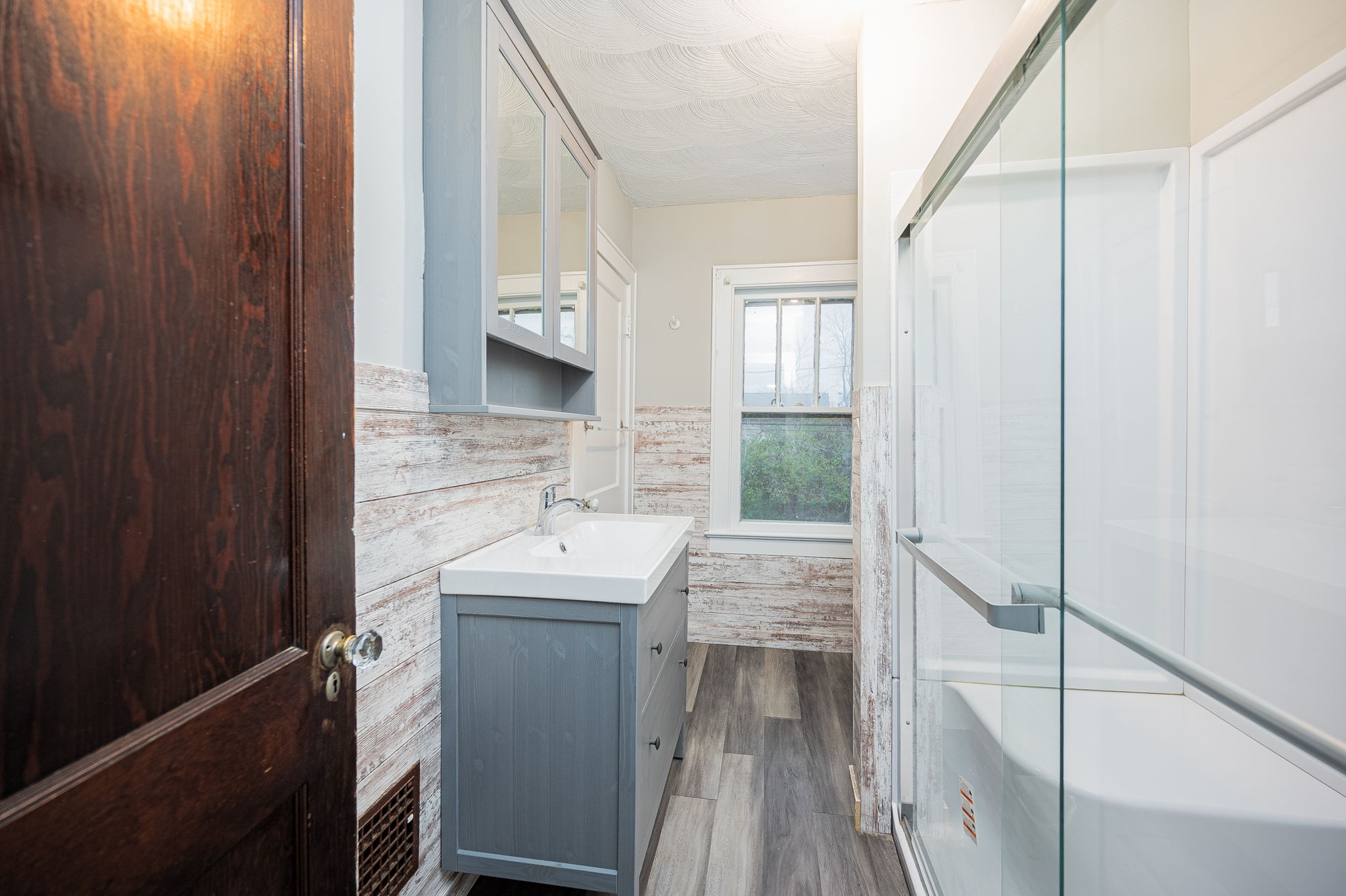 2263-2265 Leonard Ave-41