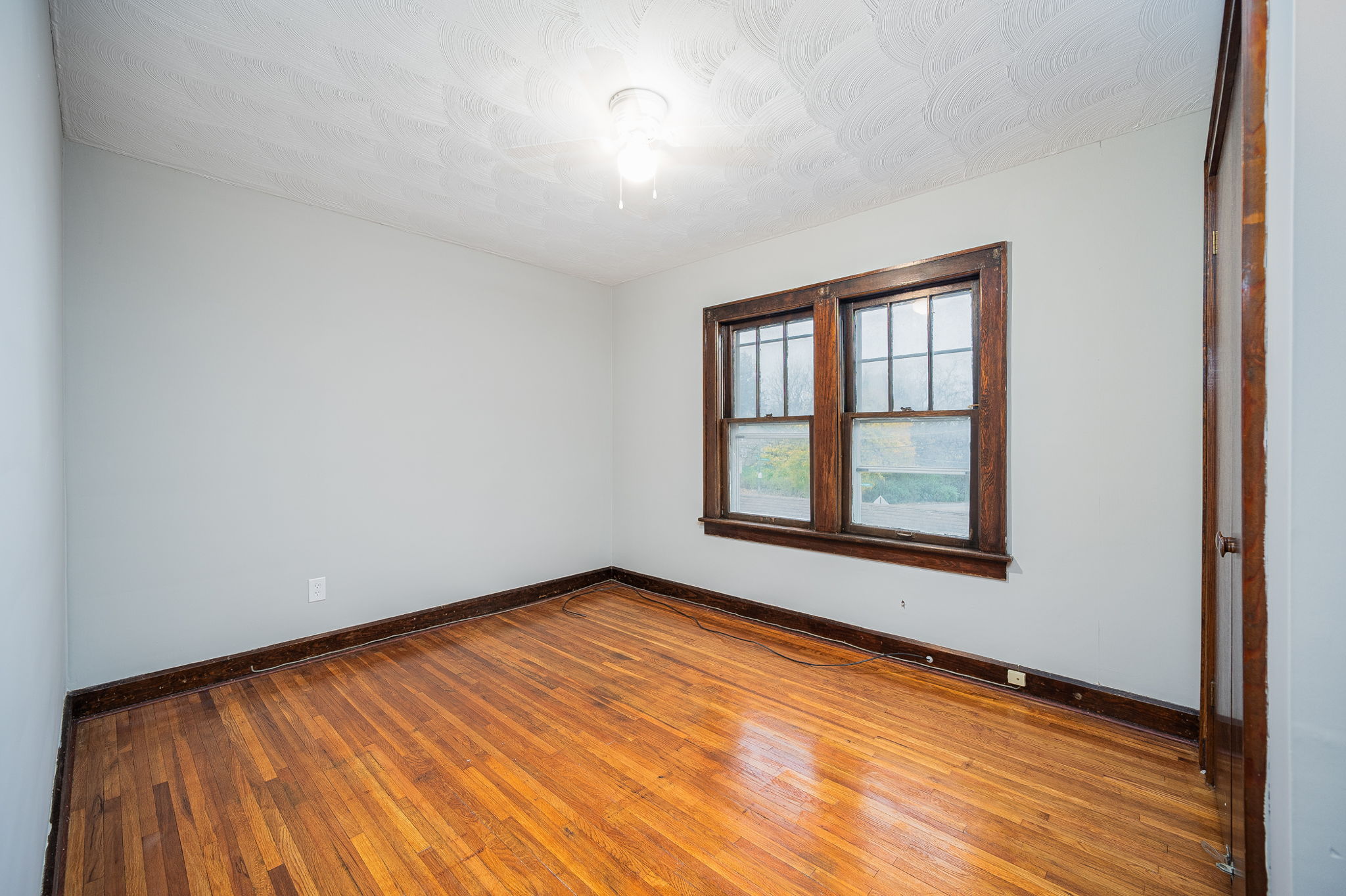 2263-2265 Leonard Ave-42