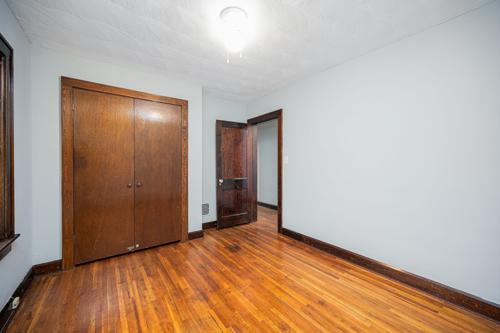 2263-2265 Leonard Ave-43