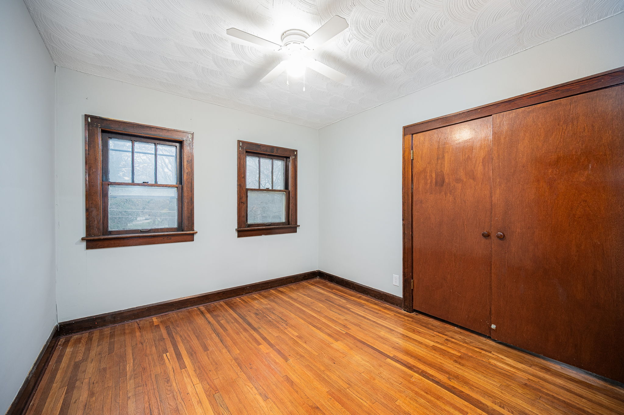 2263-2265 Leonard Ave-44