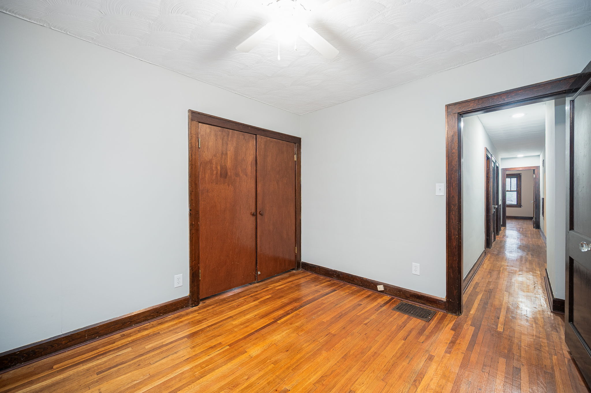 2263-2265 Leonard Ave-45