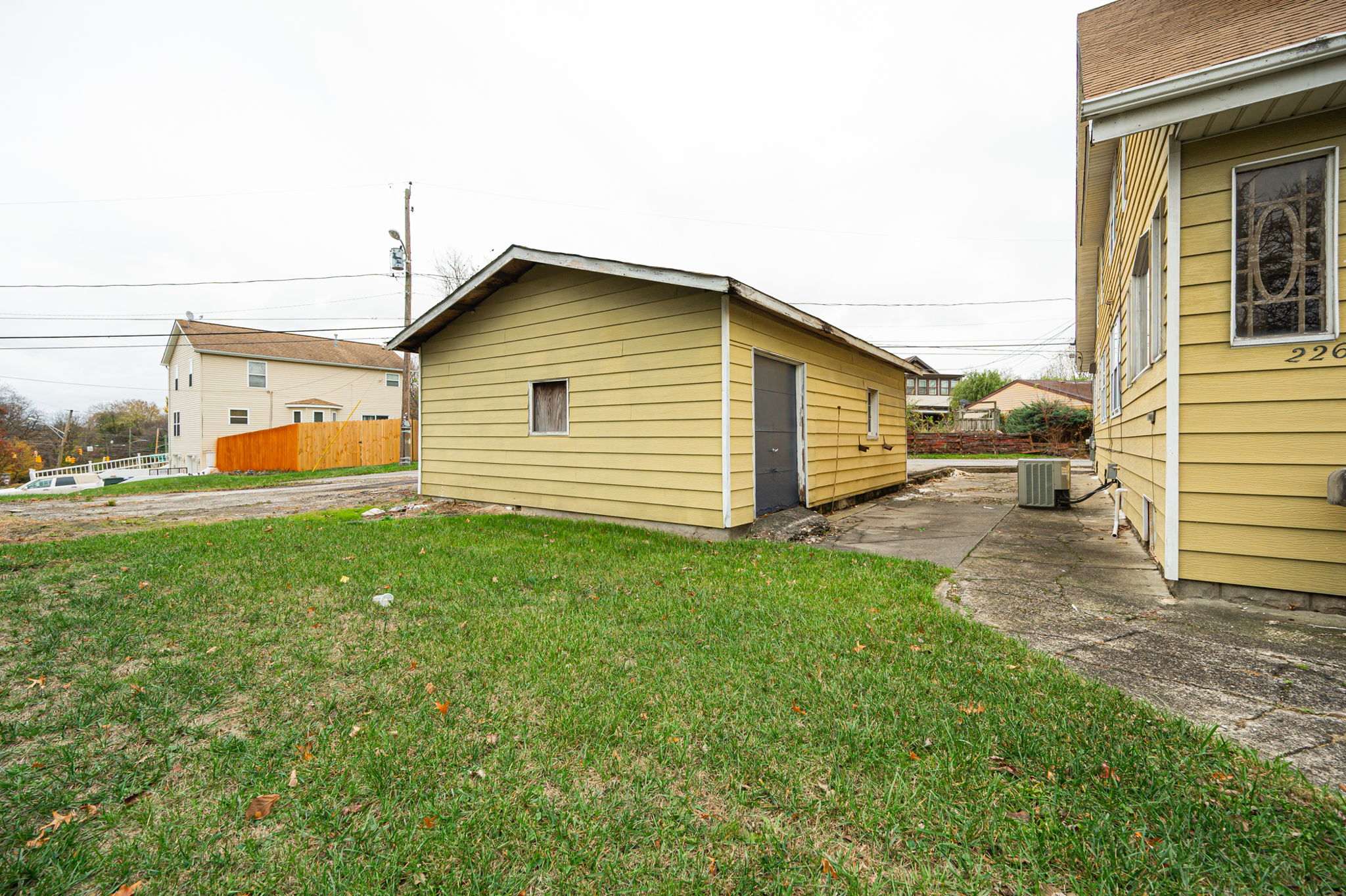 2263-2265 Leonard Ave-50