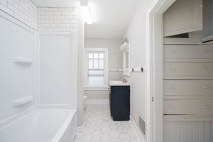 2263-2265 Leonard Ave-21