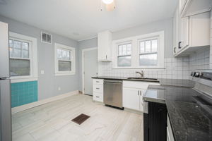 2263-2265 Leonard Ave-32