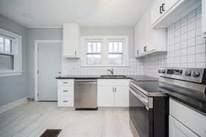 2263-2265 Leonard Ave-33