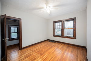 2263-2265 Leonard Ave-38