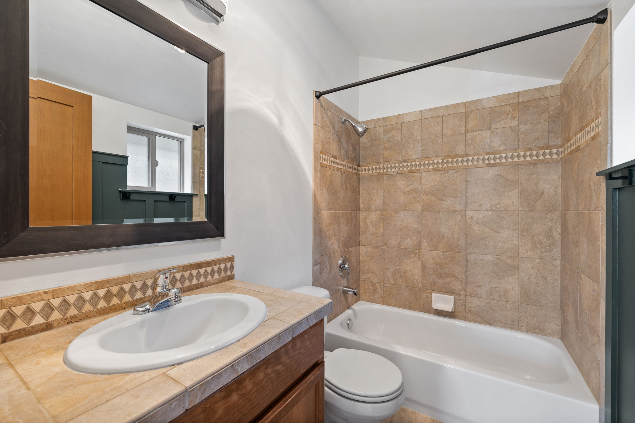 Beautiful tilework & well designed Batten board with hooks in ensuite primary bathroom