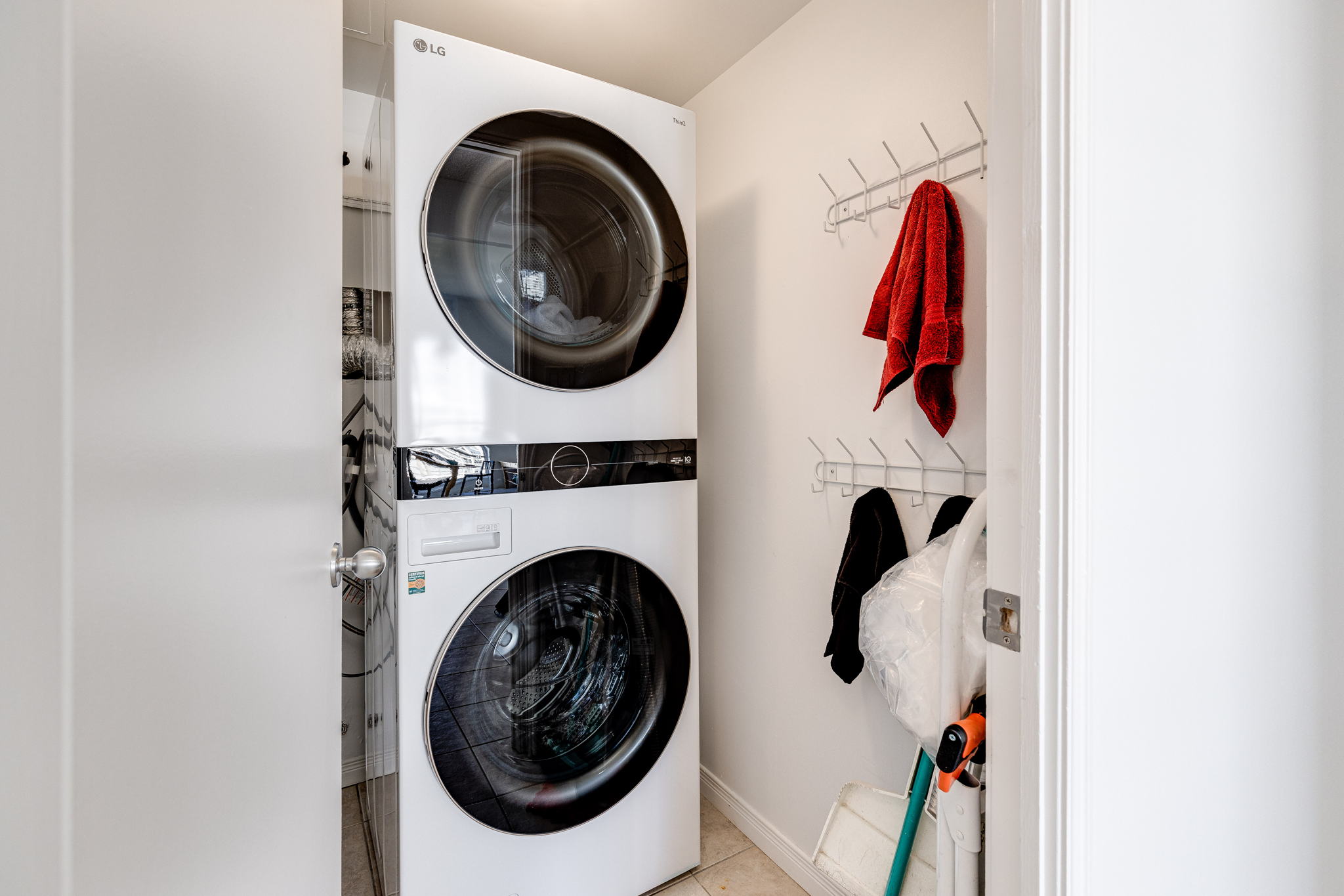 2267 Lake Shore Blvd W, Etobicoke, ON M8V 3X2, Canada Photo 15
