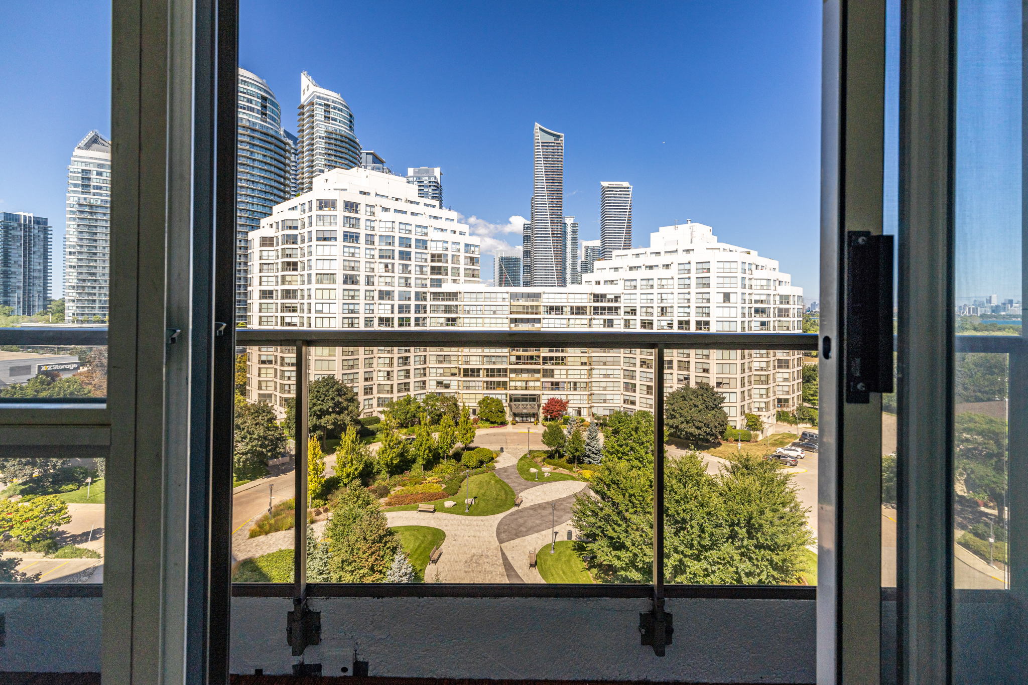 2267 Lake Shore Blvd W, Etobicoke, ON M8V 3X2, Canada Photo 24