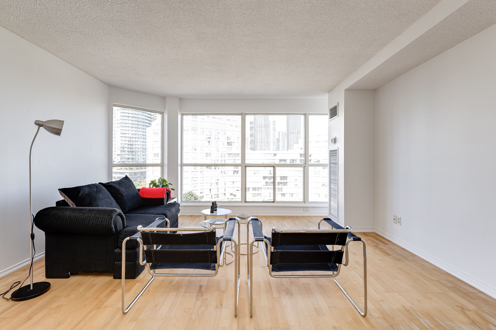 2267 Lake Shore Blvd W, Etobicoke, ON M8V 3X2, Canada Photo 5