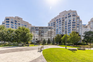 2267 Lake Shore Blvd W, Etobicoke, ON M8V 3X2, Canada Photo 2