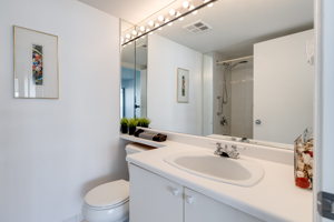 2267 Lake Shore Blvd W, Etobicoke, ON M8V 3X2, Canada Photo 21