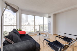 2267 Lake Shore Blvd W, Etobicoke, ON M8V 3X2, Canada Photo 5