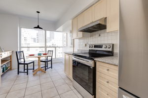 2267 Lake Shore Blvd W, Etobicoke, ON M8V 3X2, Canada Photo 12