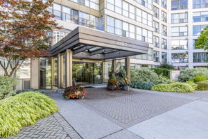 2267 Lake Shore Blvd W, Etobicoke, ON M8V 3X2, Canada Photo 1