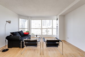2267 Lake Shore Blvd W, Etobicoke, ON M8V 3X2, Canada Photo 4