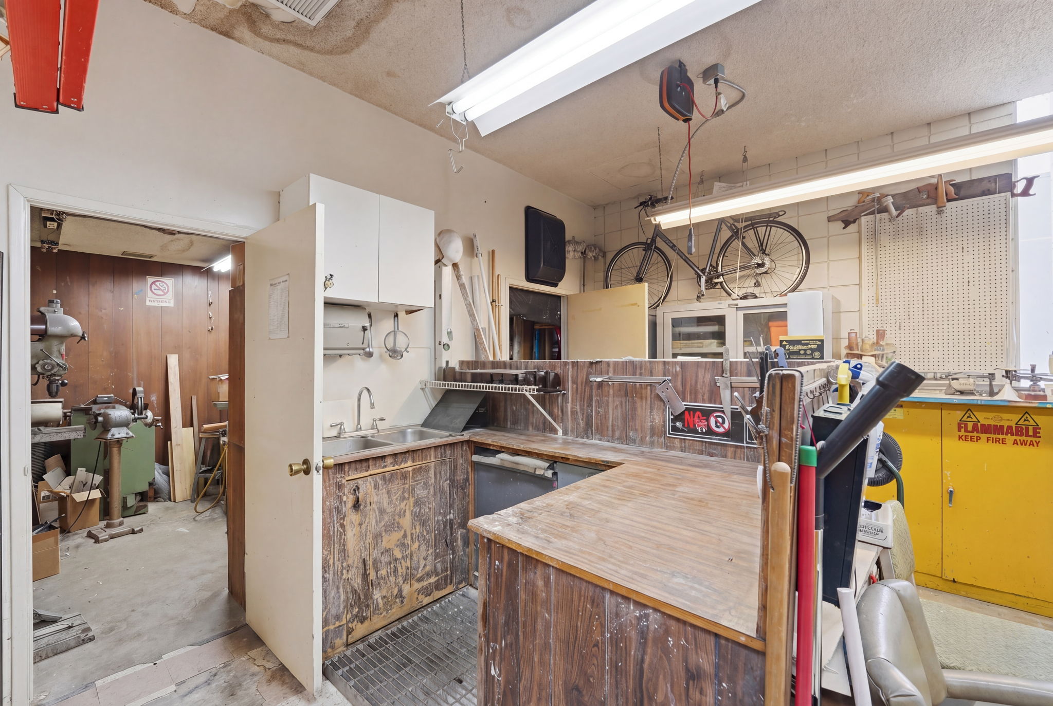 Virtual Declutter/Staging