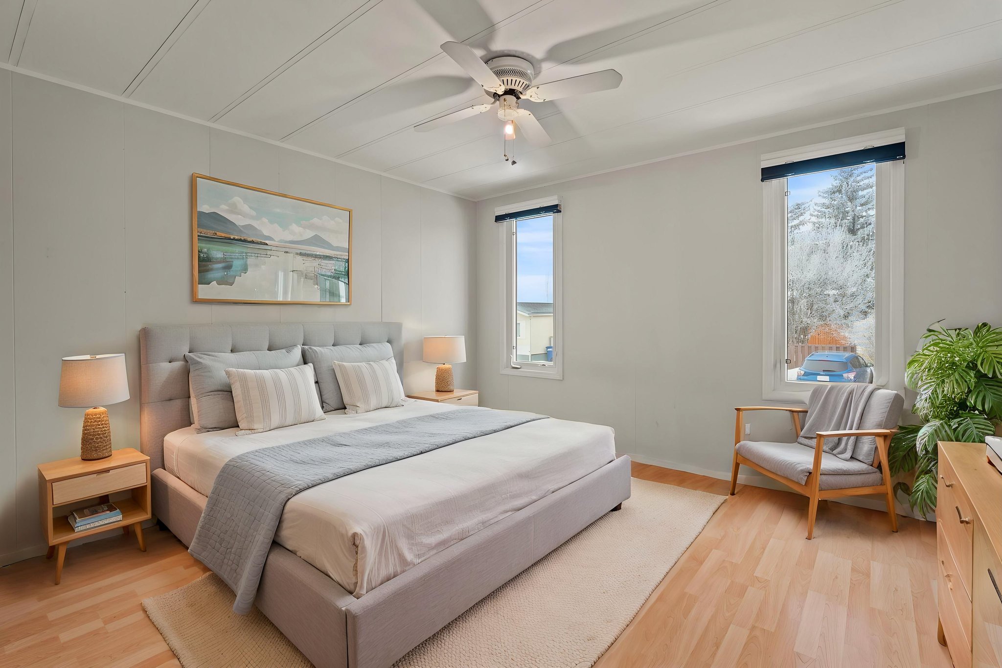 DSC00184 virtually staged.jpeg