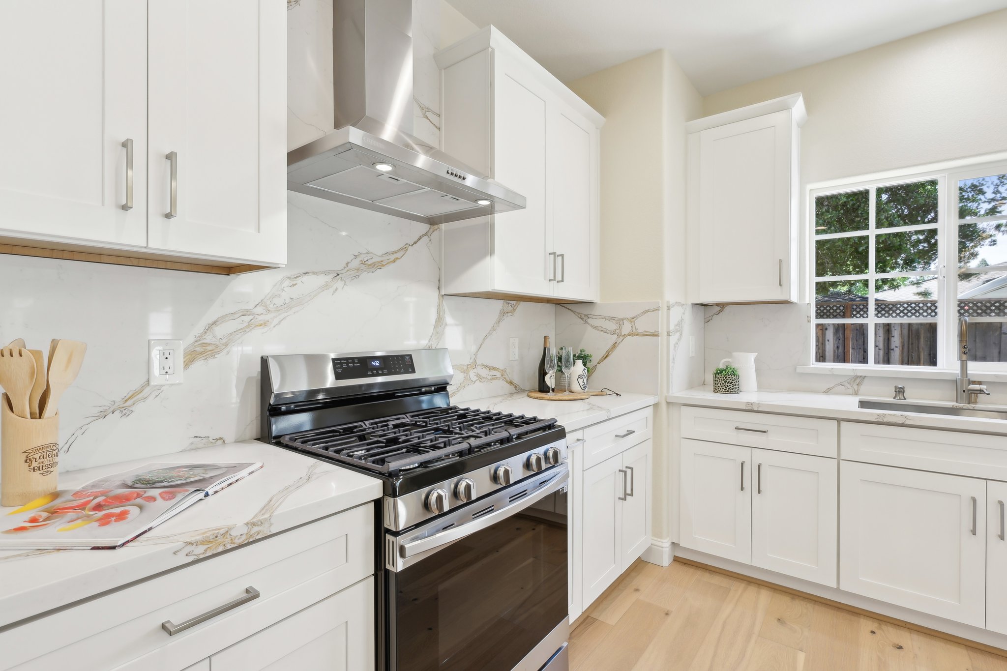 Holmes St-0605-023.jpg