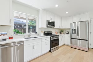 Holmes St-0605-024.jpg