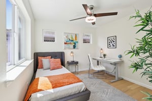 Holmes St-0605-047.jpg