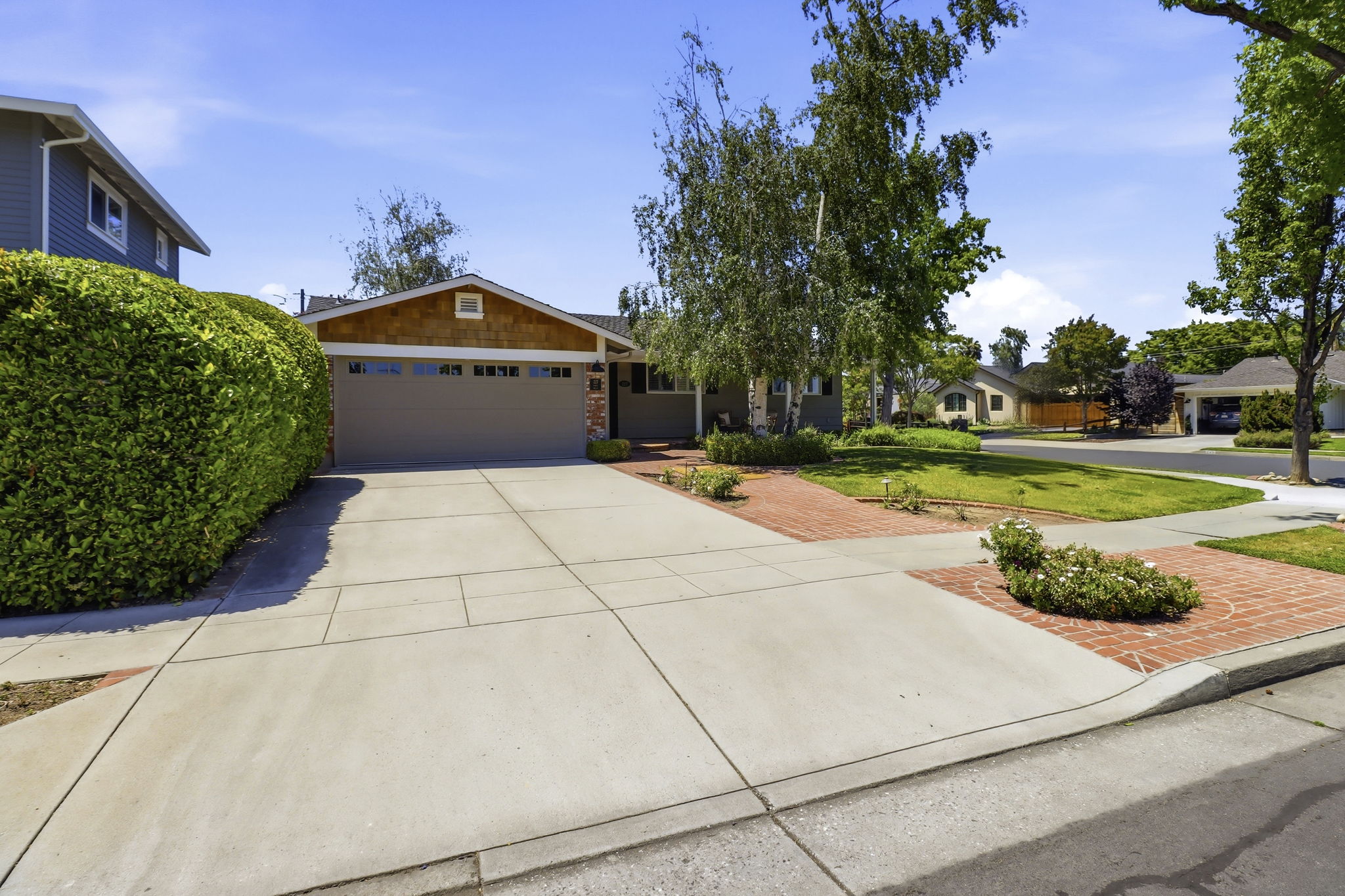 002_F8_227 Howes Dr