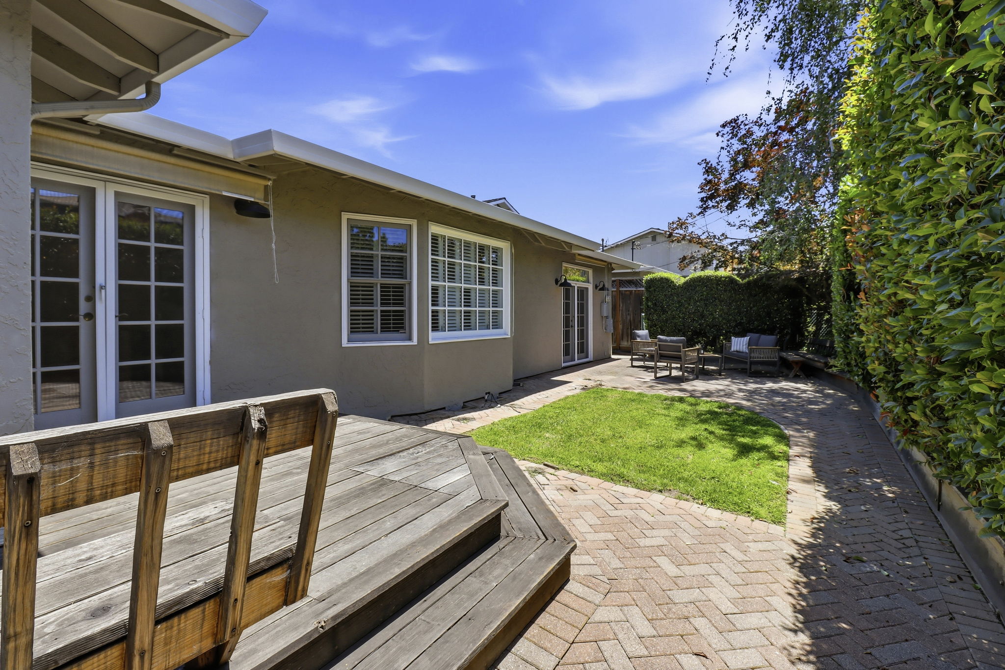 041_F8_227 Howes Dr