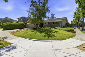 003_F8_227 Howes Dr