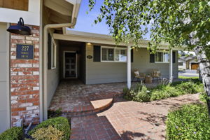 004_F8_227 Howes Dr