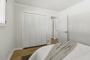 025_F8_227 Howes Dr