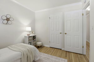 027_F8_227 Howes Dr