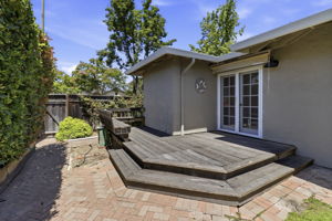 040_F8_227 Howes Dr