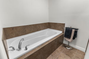 227 Pinehouse-QuikSell-18